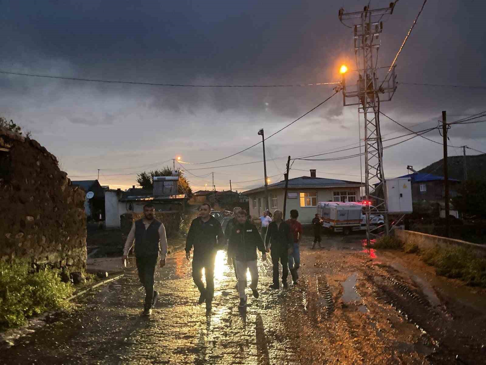 Susuz’da bir köy selden zarar gördü
