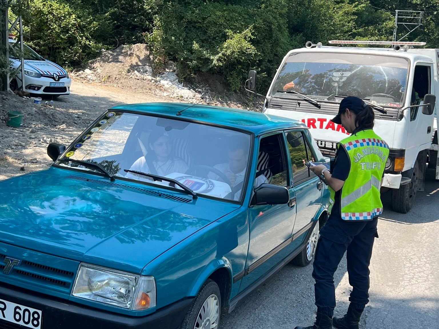 Zonguldak&rsquo;ta jandarma ve polisin denetimleri s&uuml;r&uuml;yor
