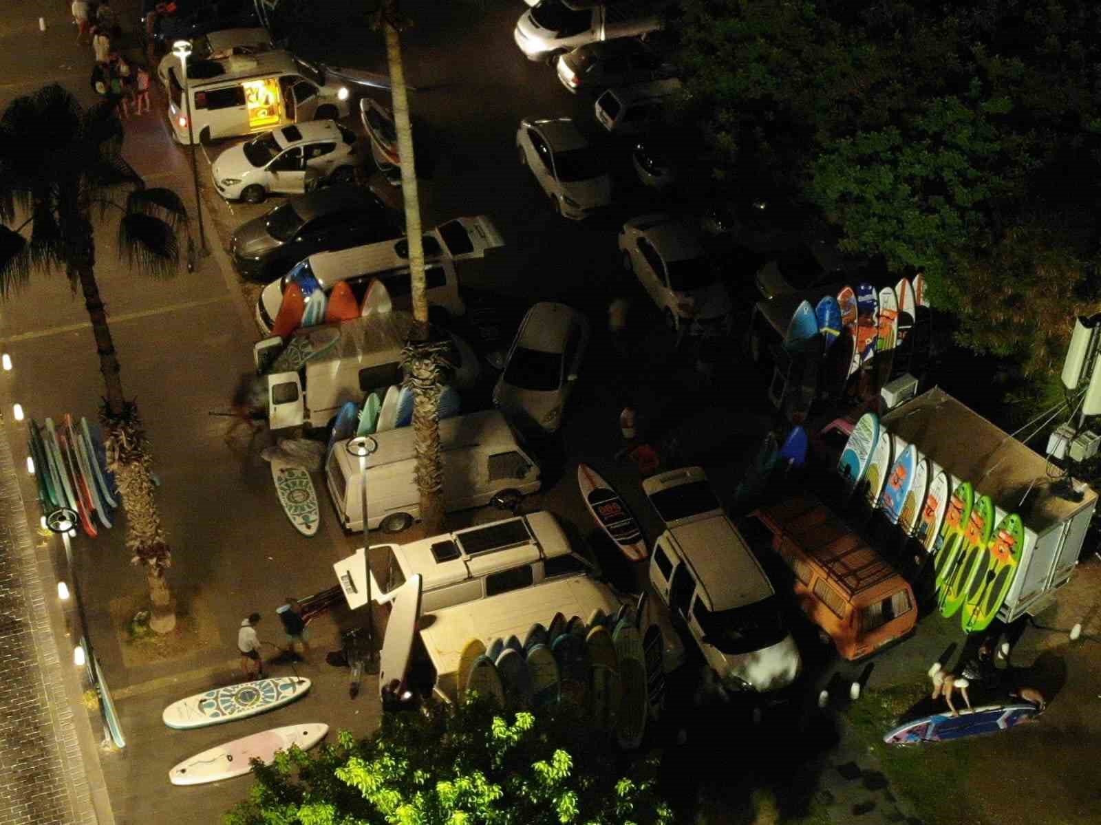 Antalya&rsquo;da izinsiz k&uuml;rek s&ouml;rf&uuml; yapan ve yaptıranlara ceza yağdı
