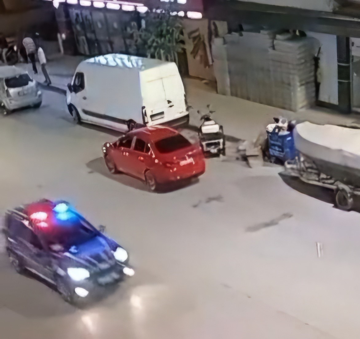 Husumetli iki grup arasında kavga &ccedil;ıktı: 4 yaralı
