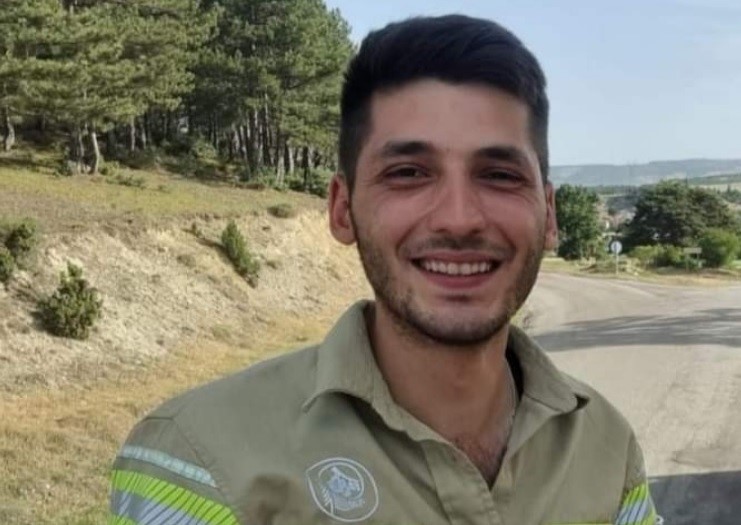 Trafik kazasında hayatını kaybeden gen&ccedil; g&ouml;zyaşları i&ccedil;inde defnedildi
