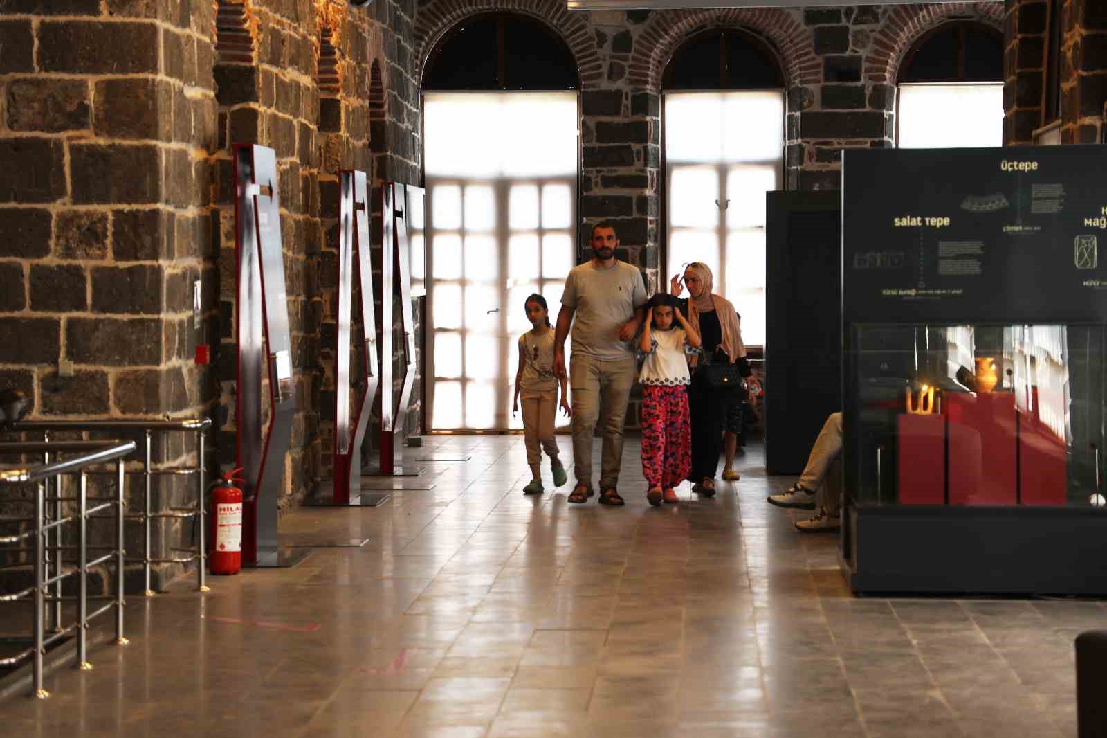 Diyarbakır Müzesi’nde sadece kadın isimlerinin yazılı olduğu 2 bin 648 yıllık ’kil tablet’ dikkat çekiyor
