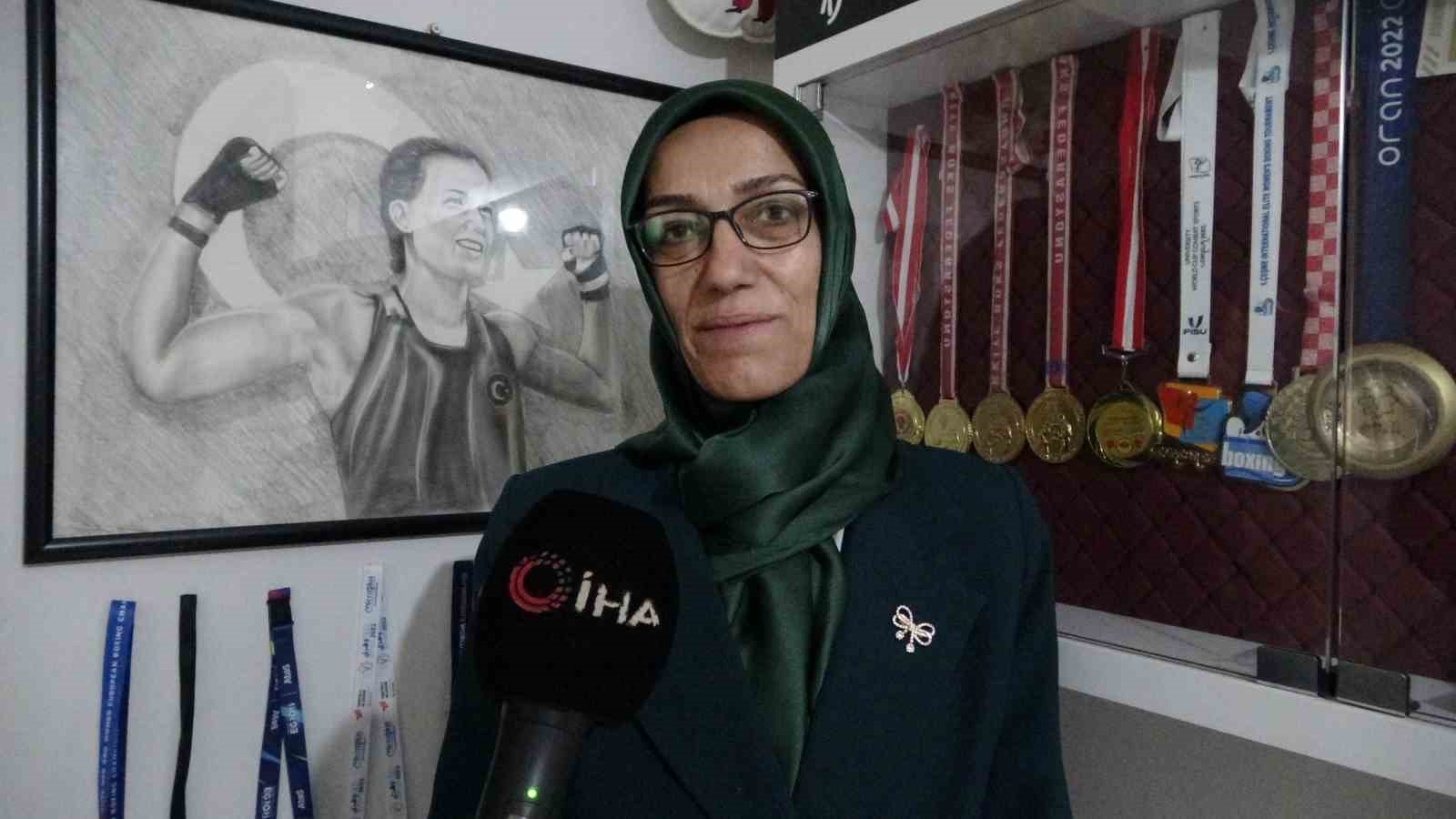 Milli Boks&ouml;r Hatice Akbaş&rsquo;ın annesi İlkay Akbaş: &ldquo;Altın madalyanın yeri hazır&rdquo;
