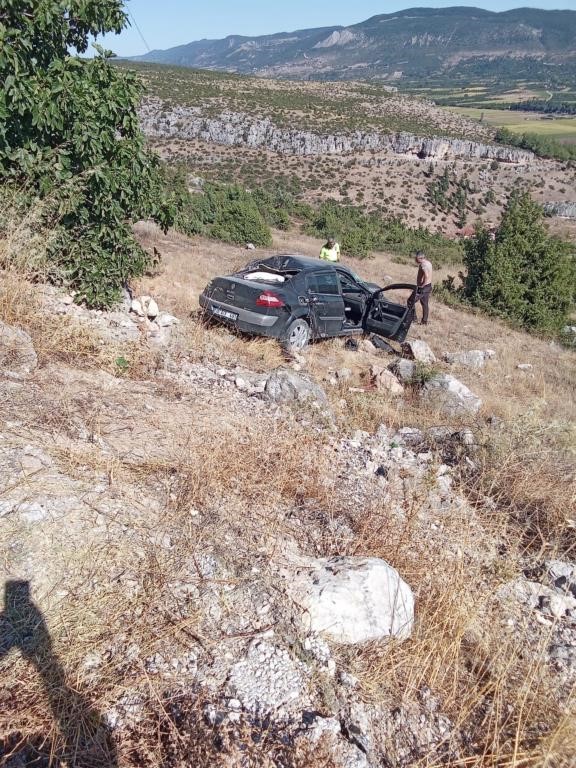 Bilecik’te otomobil şarampole devrildi: 1 yaralı