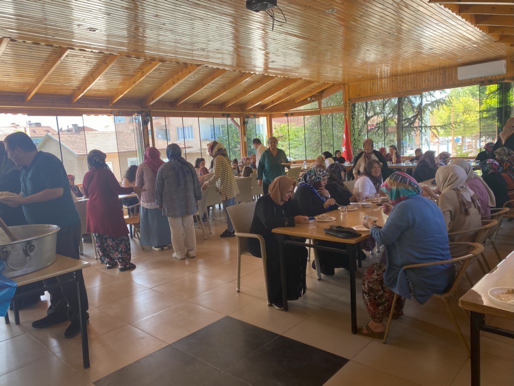 Gölpazarı Öğretmenevi Müdürlüğü’nden aşure ikramı