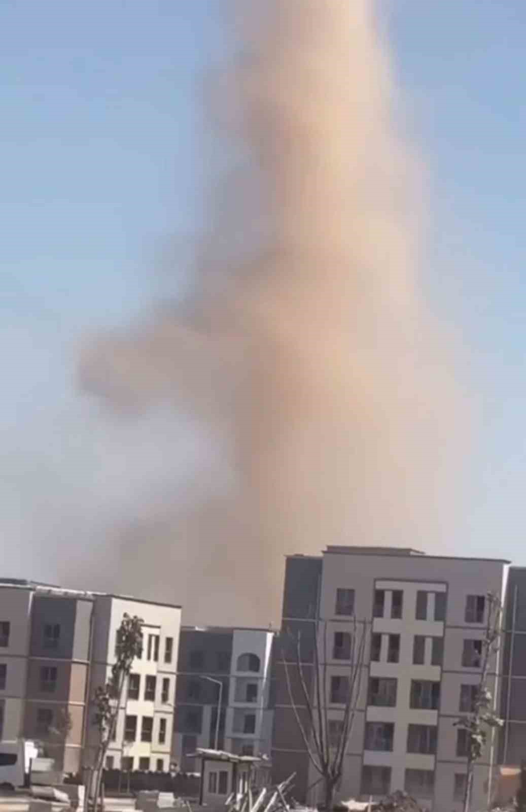 Diyarbakır&rsquo;da oluşan hortum cep telefonu kamerasıyla kaydedildi
