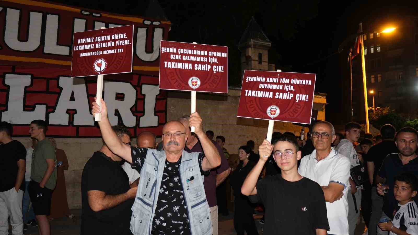 Karaman FK’daki yönetim krizine taraftarlardan meşaleli tepki
