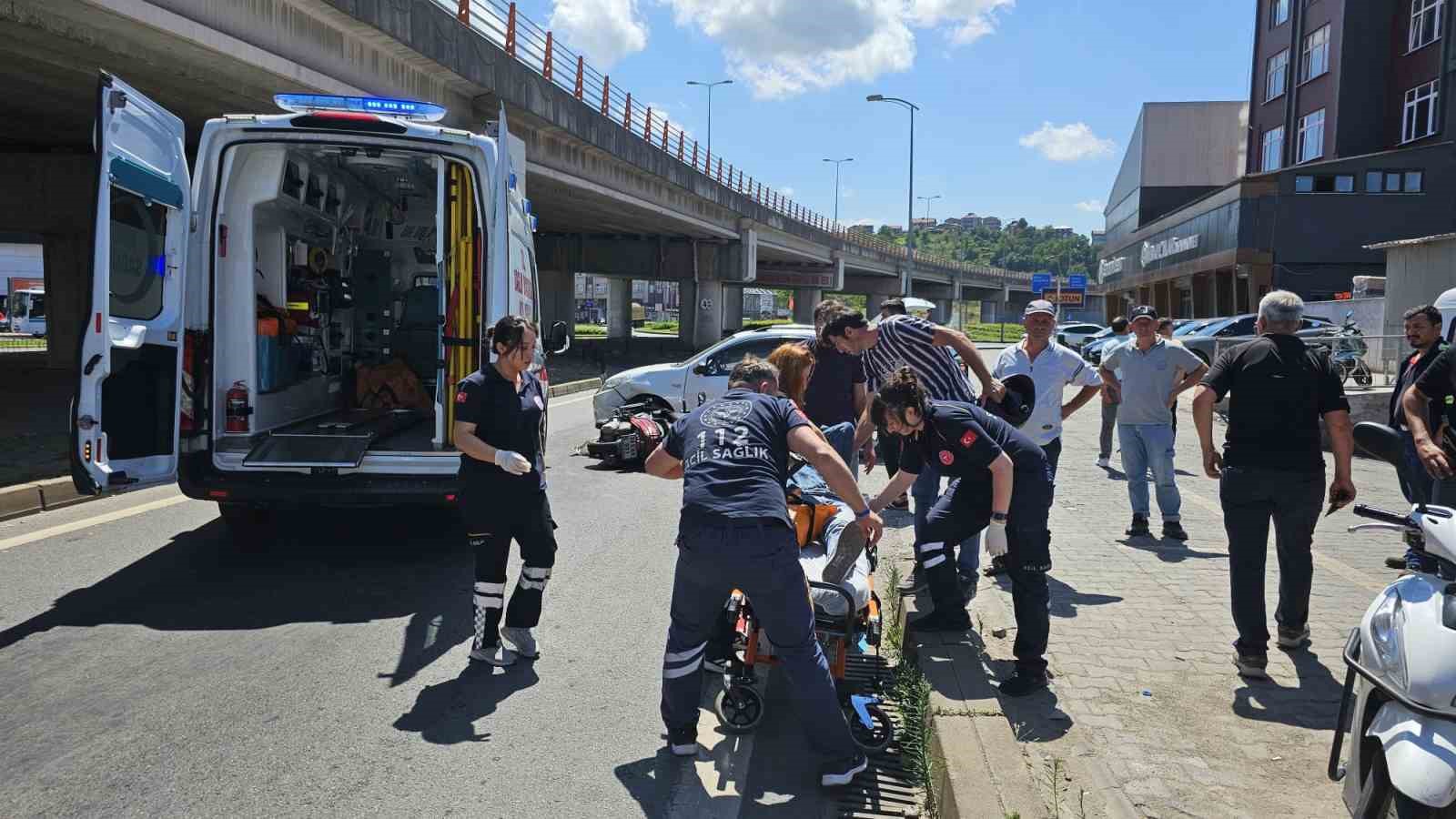 Otomobille motosiklet çarpıştı; 1 yaralı