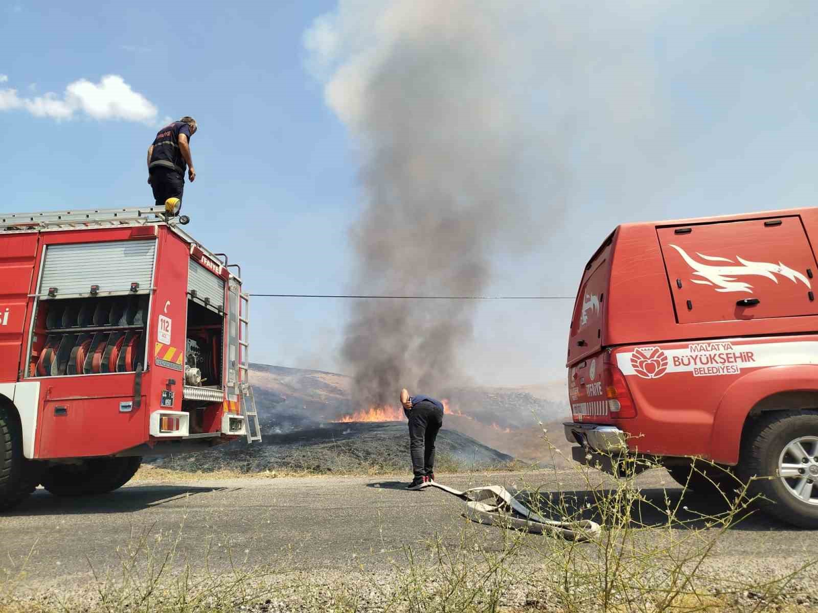 Malatya&rsquo;da anız ve bah&ccedil;e yangınları
