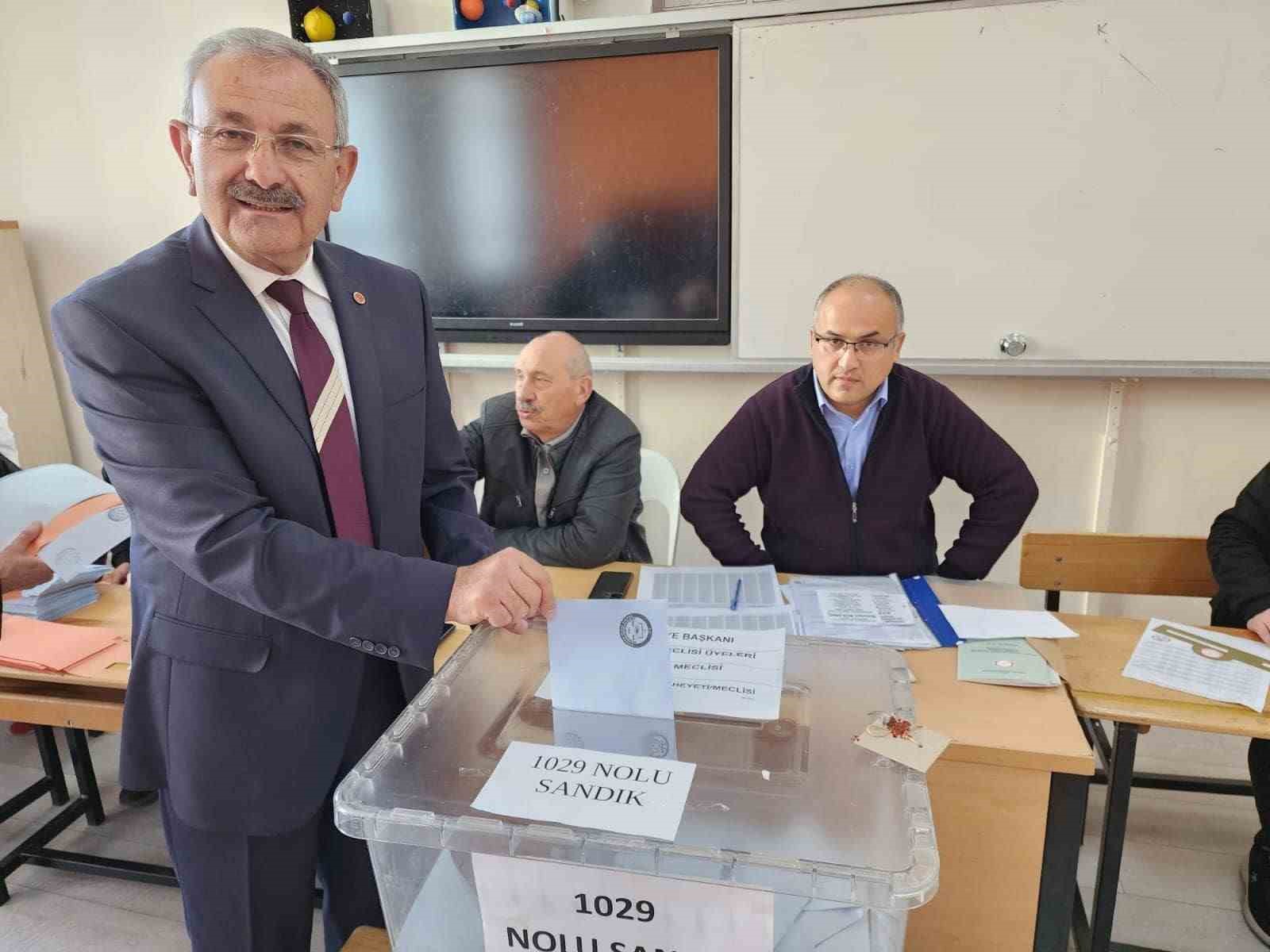 AK Parti Eğirdir ilçe başkanı ve yönetim kurulu üyeleri istifa etti
