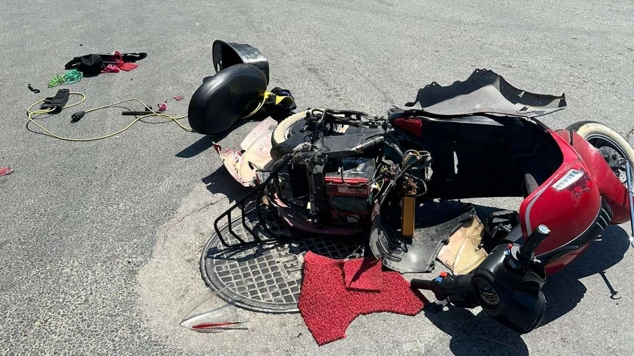 Otomobil ve elektrikli motosiklet &ccedil;arpıştı: 1 &ccedil;ocuk yaralandı
