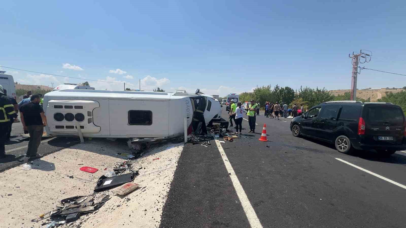 Nevşehir’de feci kaza; 2’si ağır, 13 yaralı