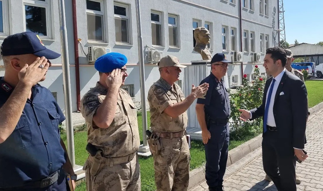 Kaymakam Seyhan, polislerle bir araya geldi