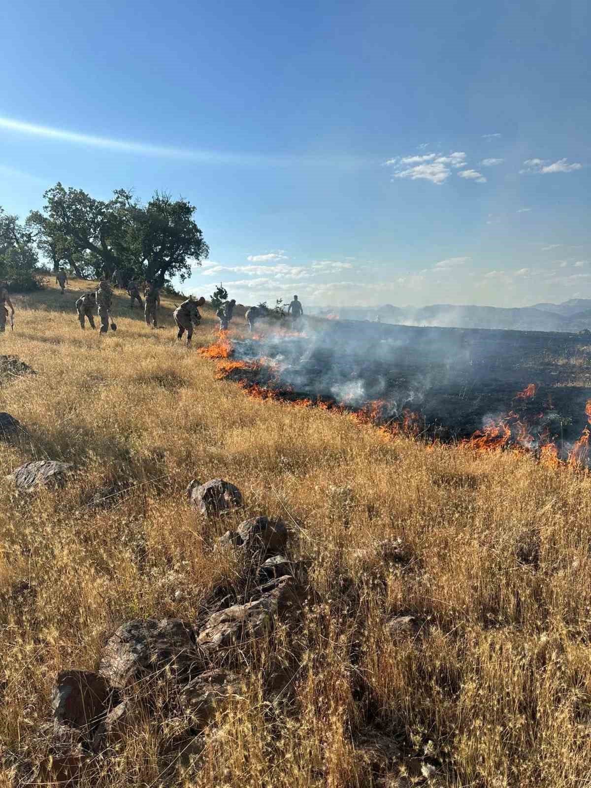 Tunceli’deki yangını söndürmek için asker devreye girdi
