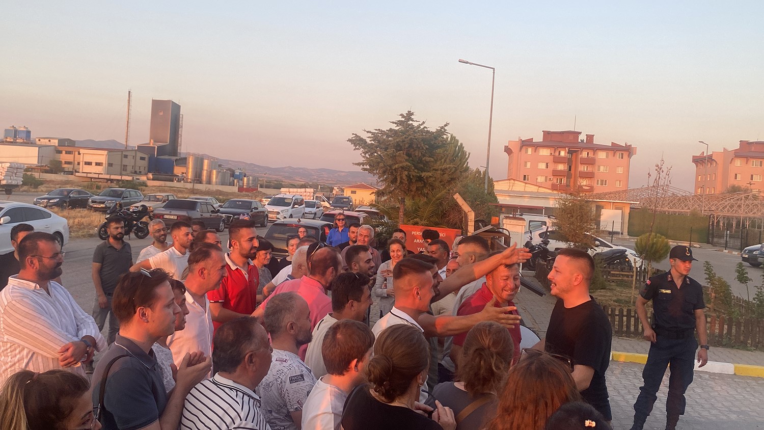 Başkan Dönmez’in ardından şoförü ve koruması da serbest bırakıldı