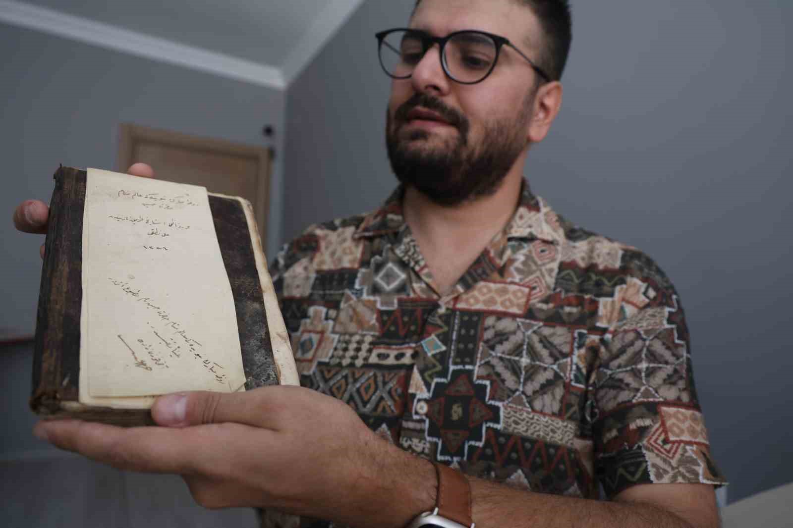 Alevi-Bektaşi edebiyatında yeni eser g&uuml;n y&uuml;z&uuml;ne &ccedil;ıktı: Ali Nutki Dede&rsquo;nin el yazması
