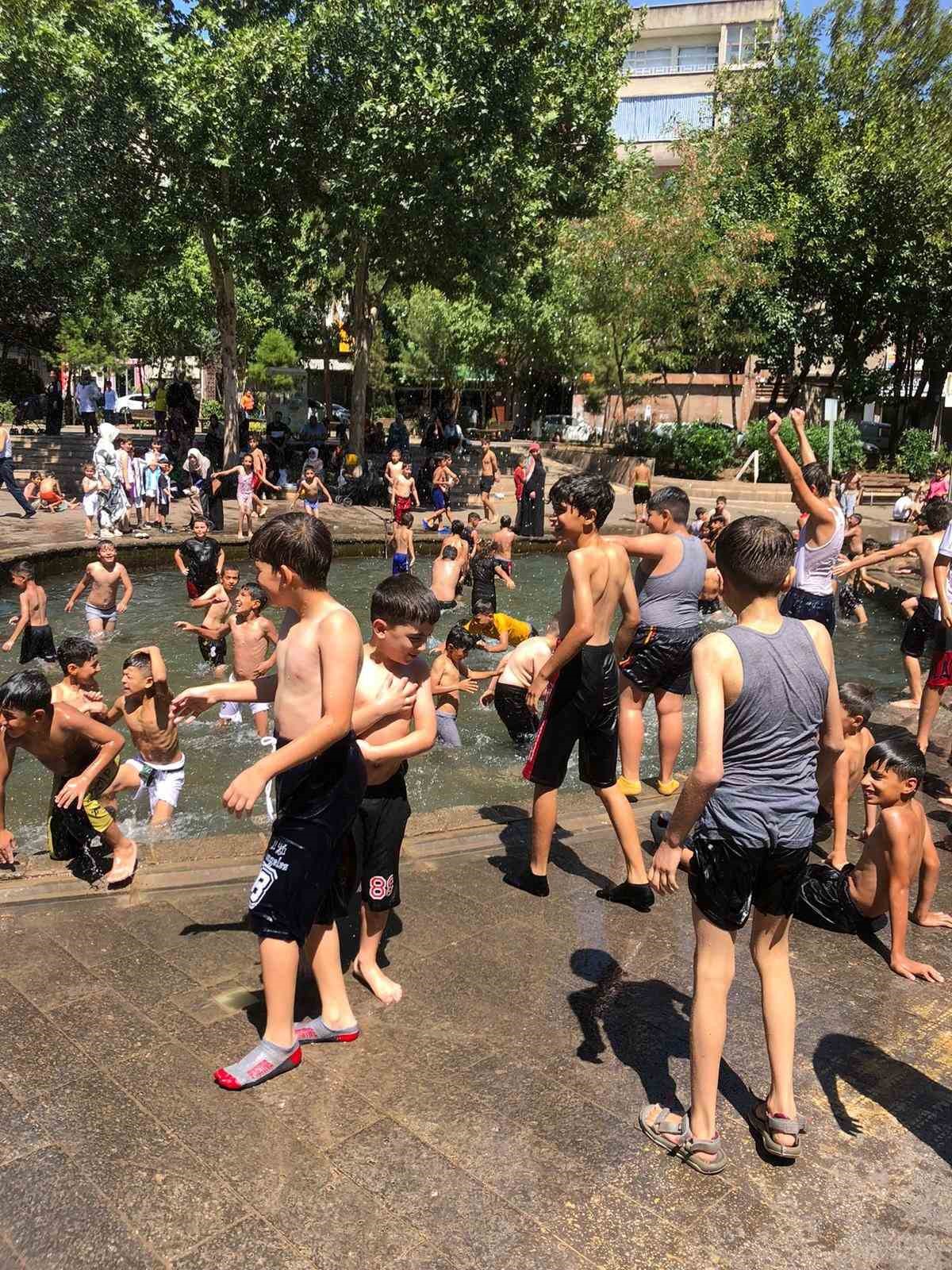 Diyarbakır&rsquo;da Kur&rsquo;an kursu &ouml;ğrencileri Anzele&rsquo;de serinliyor
