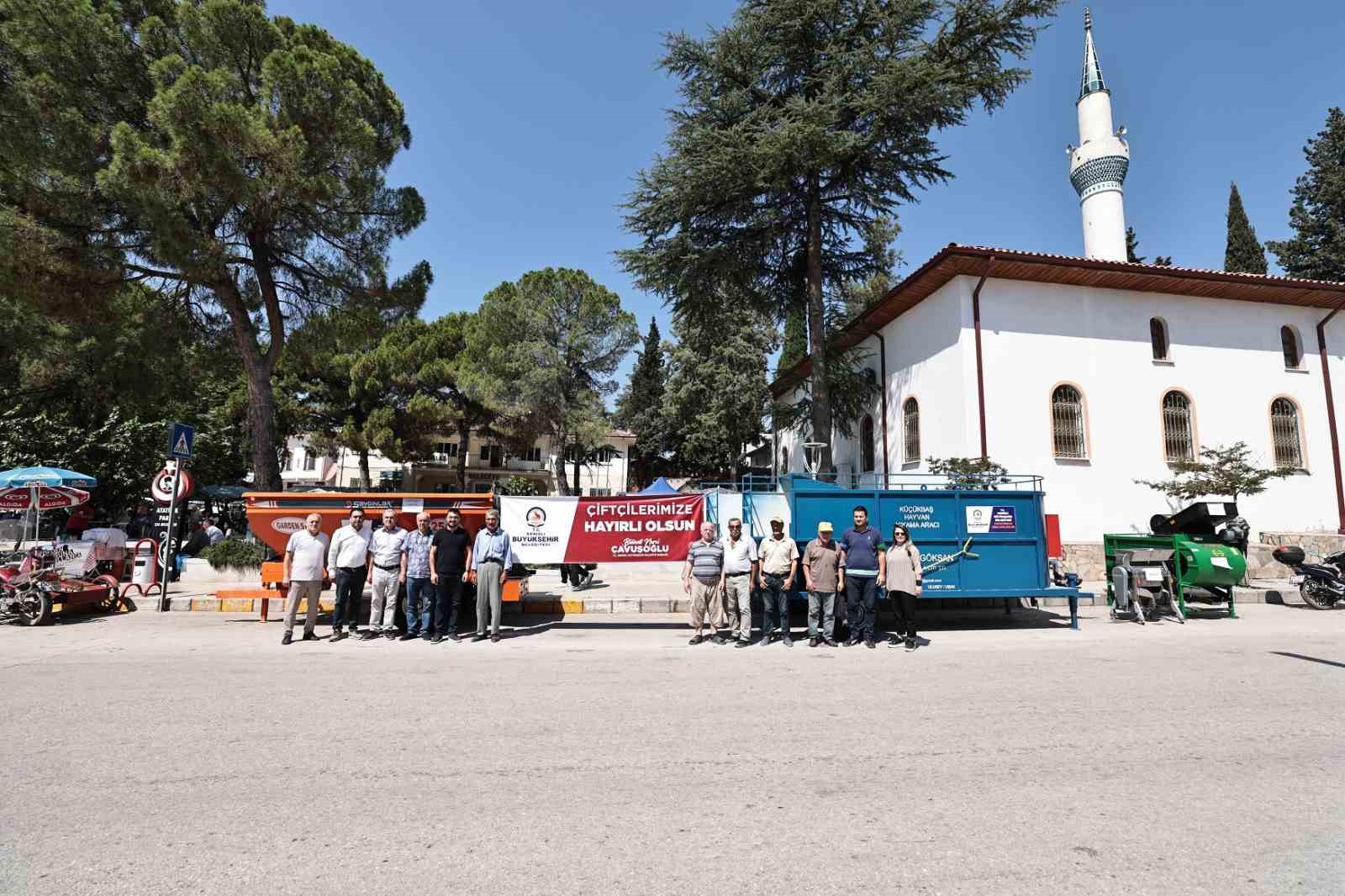 Denizli B&uuml;y&uuml;kşehirden &uuml;reticiye ekipman desteği
