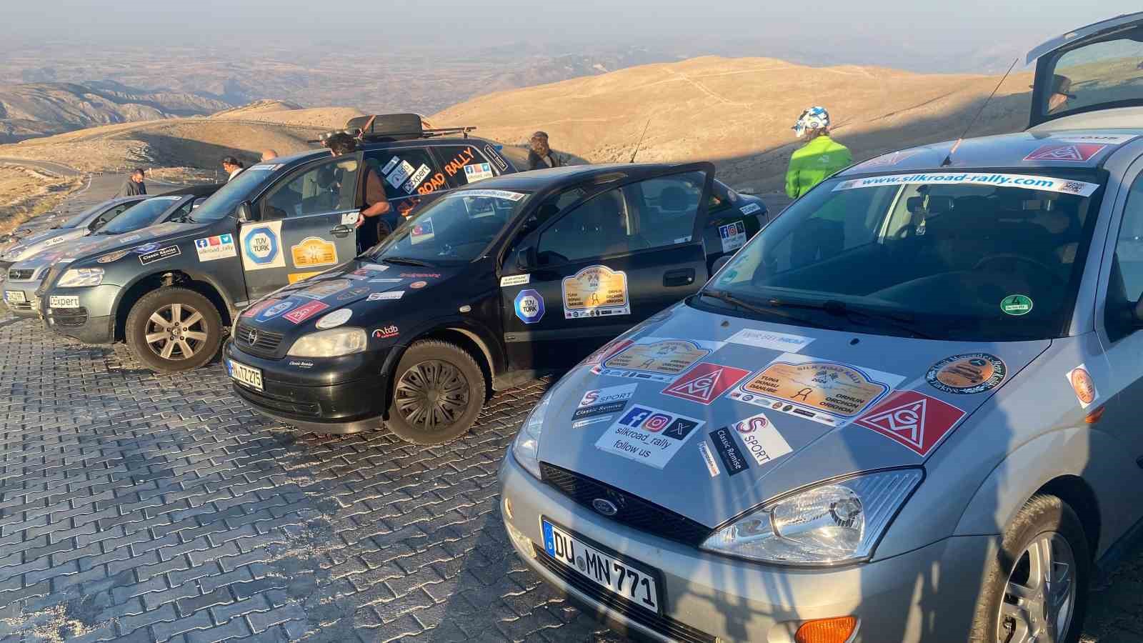 Doğu-Batı Dostluk ve İpek Yolu Rallisi Nemrut&rsquo;un zirvesinde
