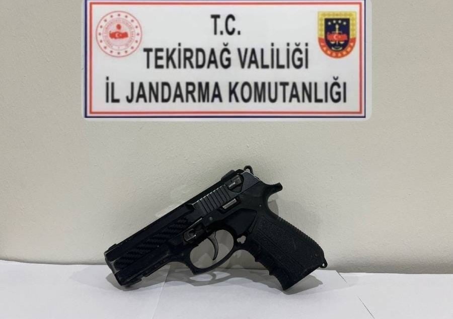 Tekirdağ&rsquo;da Jandarma Operasyonları: silah ve uyuşturucu ele ge&ccedil;irildi
