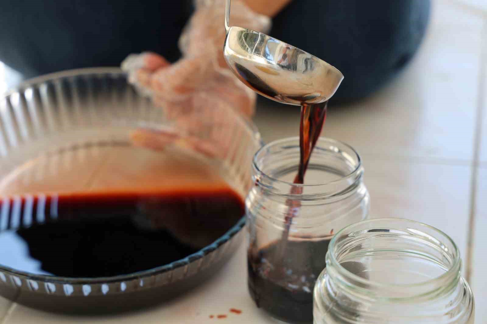 Kahramanmaraş&rsquo;ta sumak ekşisi sofralardaki yerini alıyor
