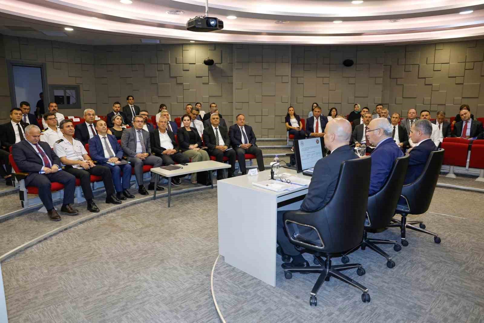 Vali K&ouml;şger: &ldquo;Bağımlılıkla m&uuml;cadelemiz kararlılıkla devam edecek&rdquo;

