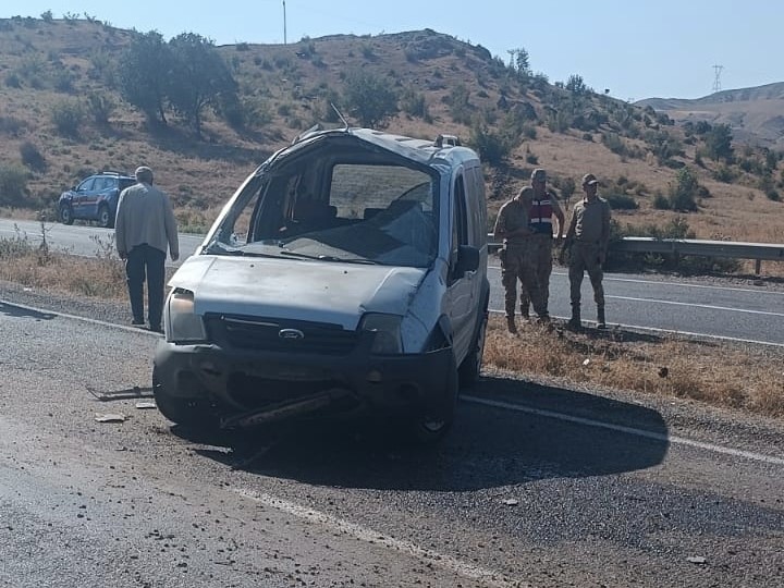 Siirt&rsquo;te otomobil takla attı: 4 yaralı
