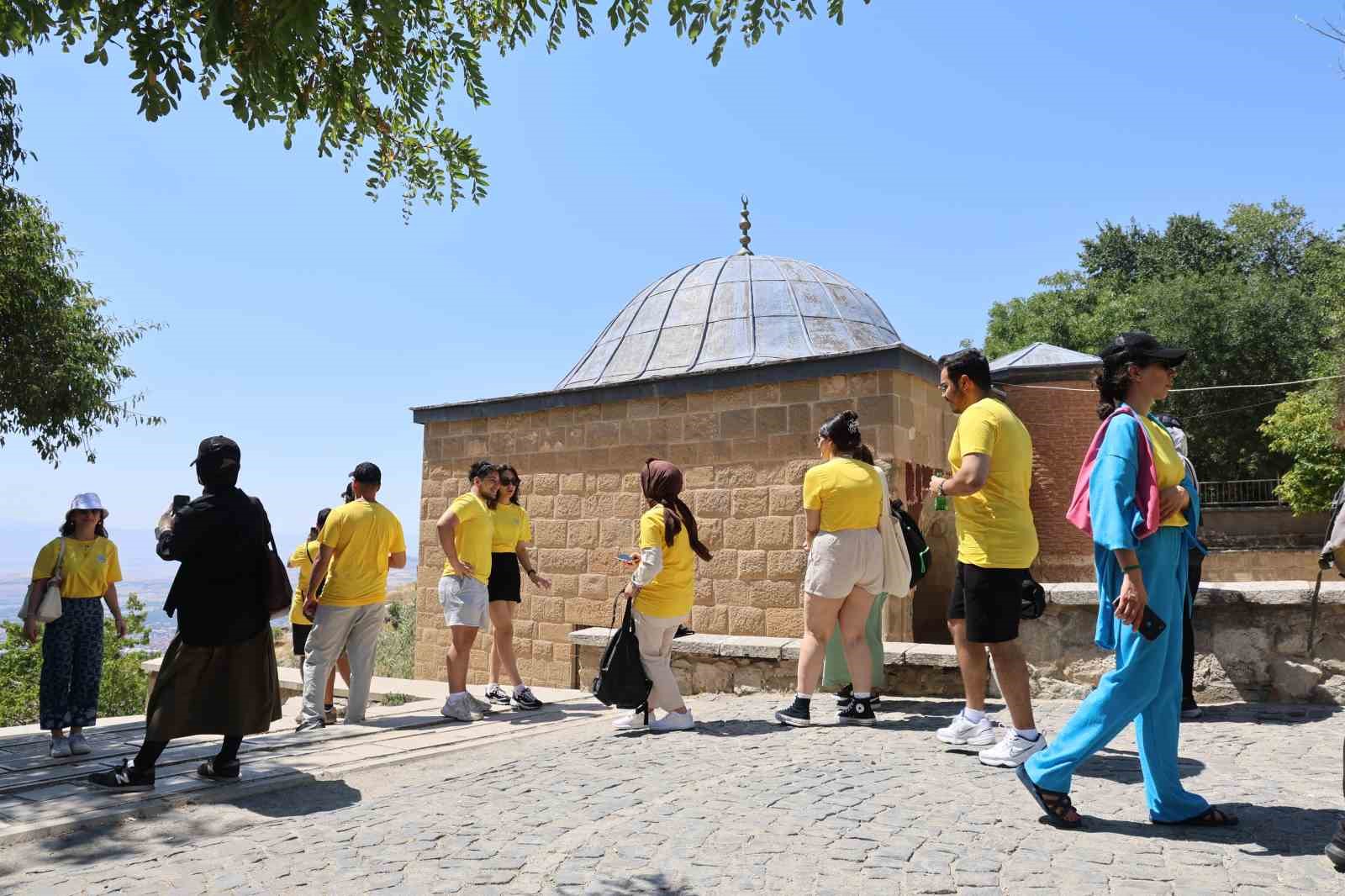 Turistik Tatvan treni Elazığ’da