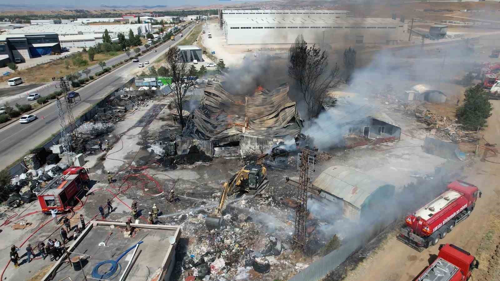 Ankara&rsquo;da korkutan yangın
