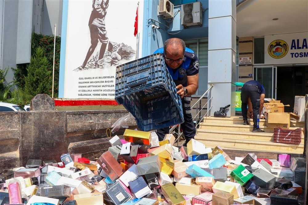 Alanya’da binlerce sahte parfüm imha edildi