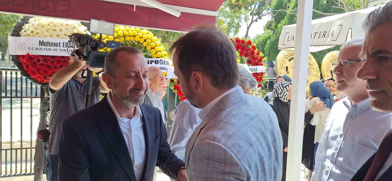 Bakan Uraloğlu Ey&uuml;psultan&rsquo;da cenaze t&ouml;renine katıldı
