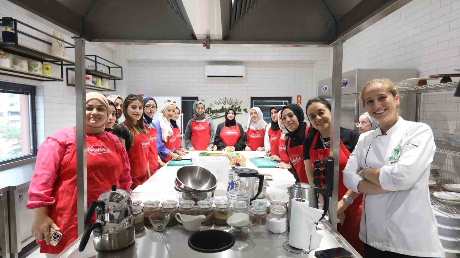 Başakşehir&rsquo;de &ccedil;&ouml;lyak hastalarına &ouml;zel gl&uuml;tensiz mutfak at&ouml;lyesi
