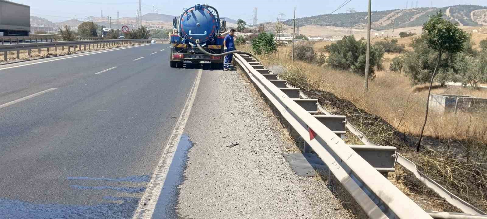 Yol kenarına atılan sigara izmariti yangına sebep oldu
