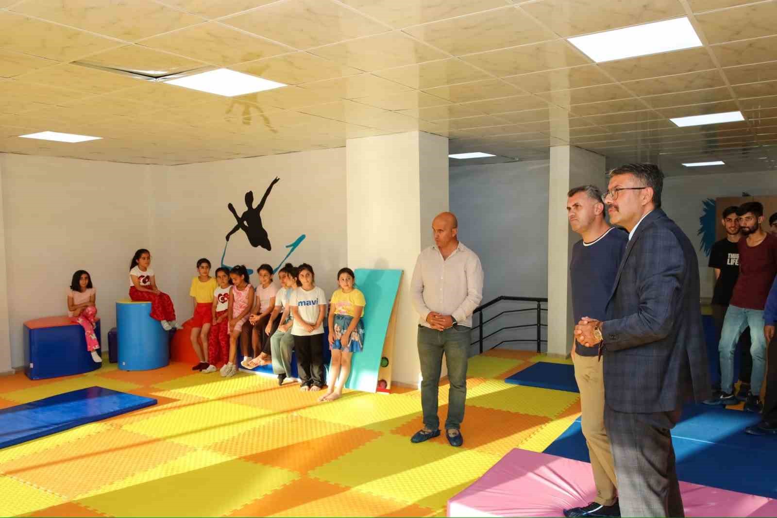 Vali Ali &Ccedil;elik, sporcularla bir araya geldi
