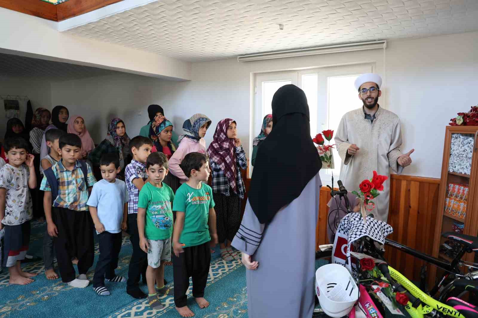 İmam sayesinde &ccedil;ocuklar Kur&rsquo;an kursuna koşa koşa geliyor
