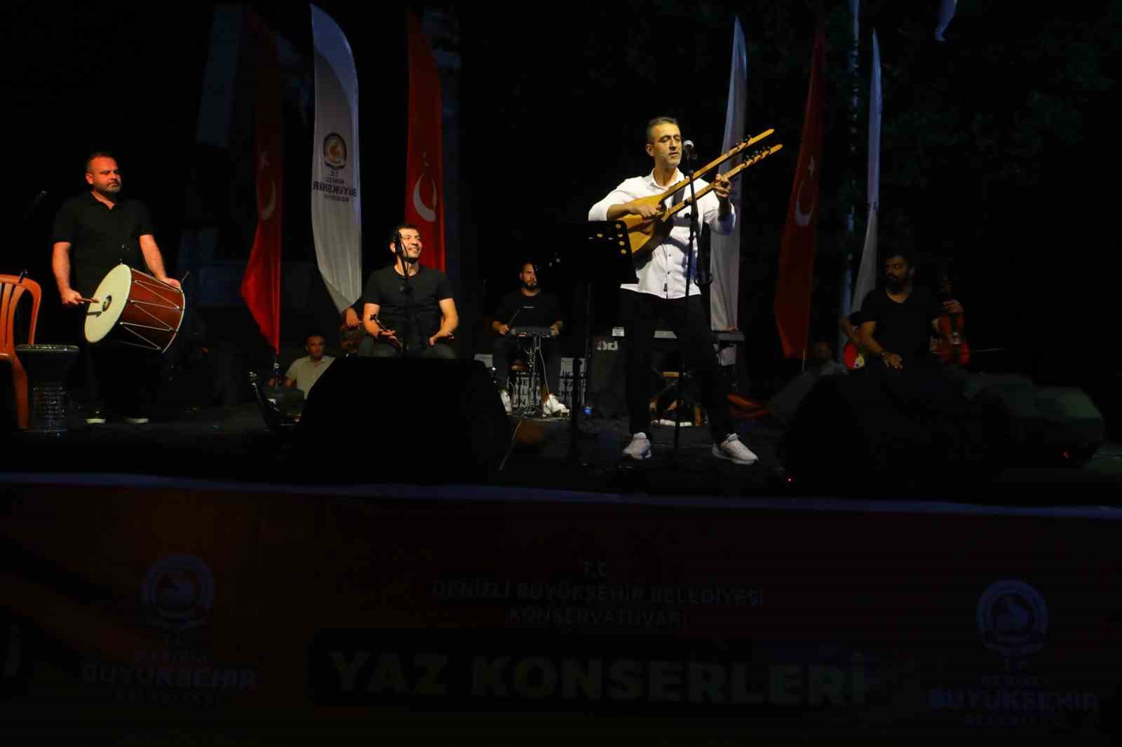Denizli B&uuml;y&uuml;kşehrin yaz konserlerinde coşku devam ediyor
