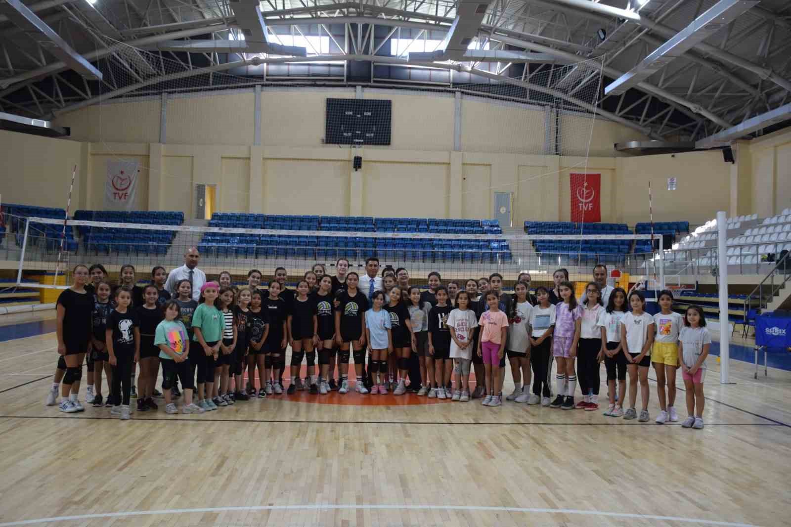 25 branşta 20 bin &ouml;ğrenci sporla buluşuyor
