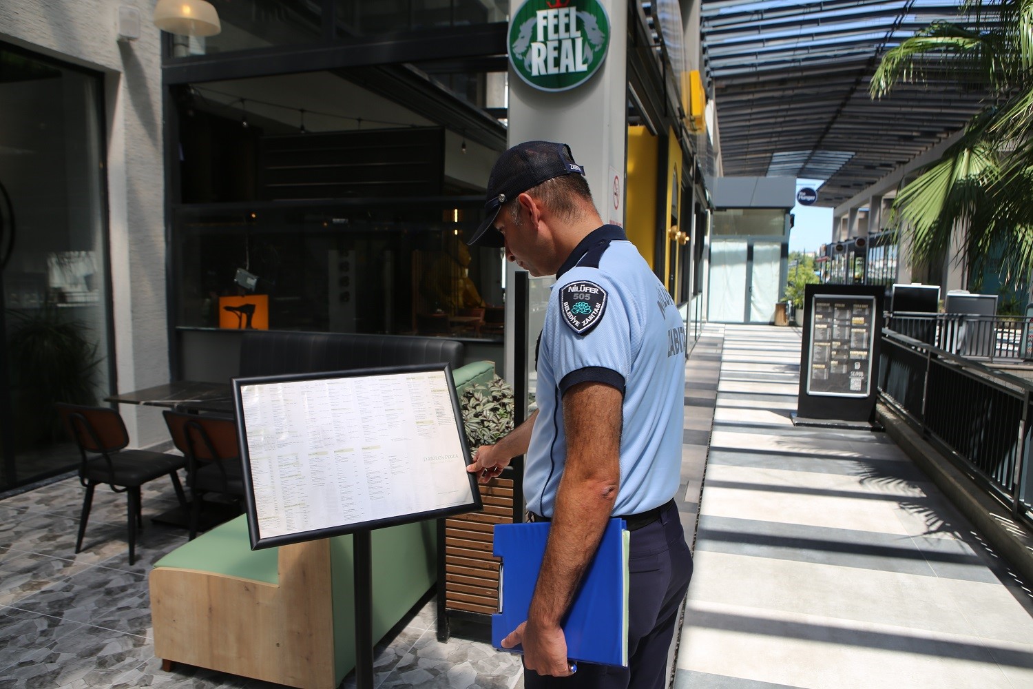 Nil&uuml;fer Belediyesi zabıta ekiplerinden sıkı denetim
