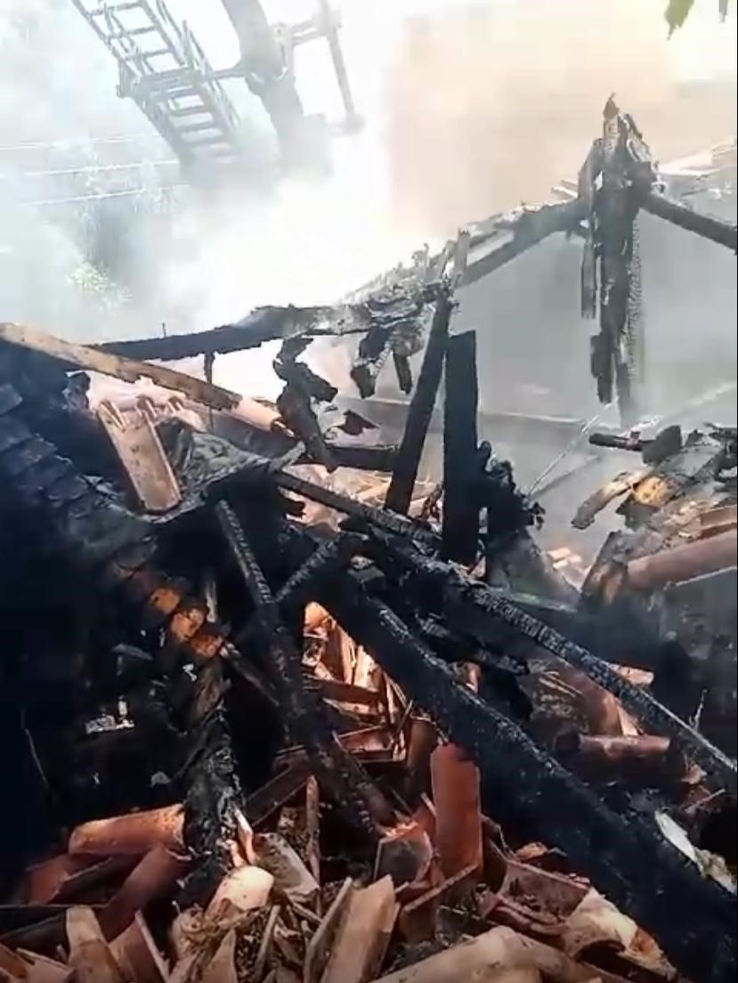 Denizli’de fırının bacasında çıkan yangın tarihi konağa sıçradı