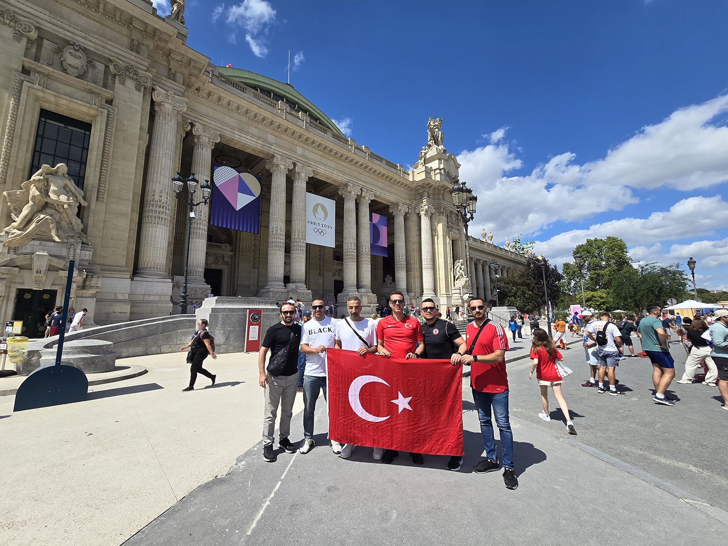 Tanrıkulu ve Öksüz Paris 2024'te milli sporcuları yalnız bırakmadı