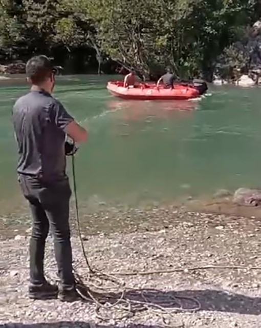 Mahsur kalan gen&ccedil;, botla kurtarıldı
