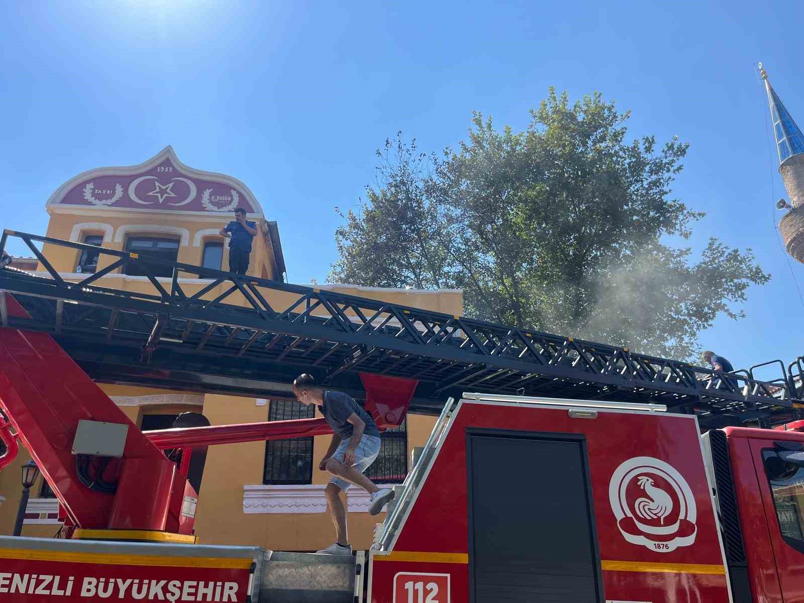 Tarihi yapılara zarar veren yangın s&ouml;nd&uuml;r&uuml;ld&uuml;
