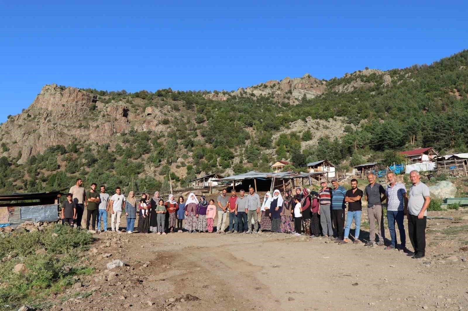 Oltu’da çiftçiler tapu sorununun çözülmesini istiyor