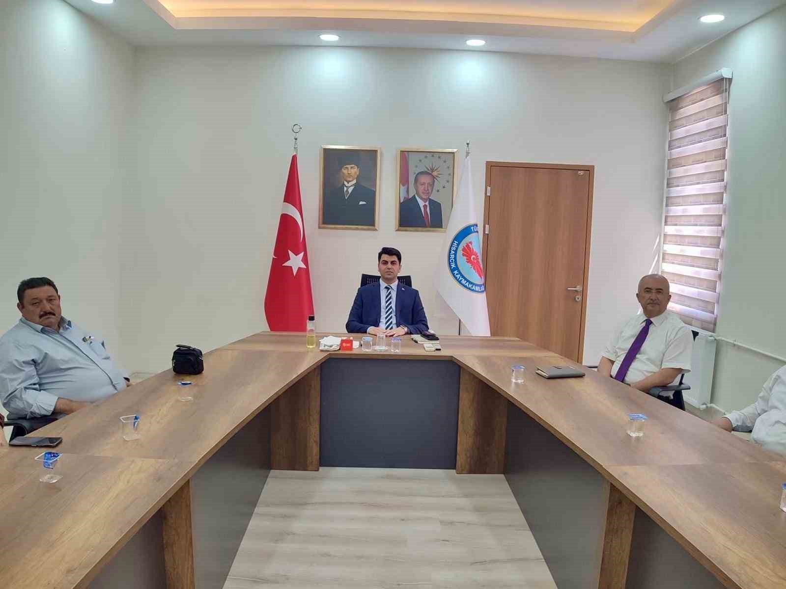 Hisarcık&rsquo;ta kapalı k&ouml;y okullarının arsa ve genel durumları masaya yatırıldı

