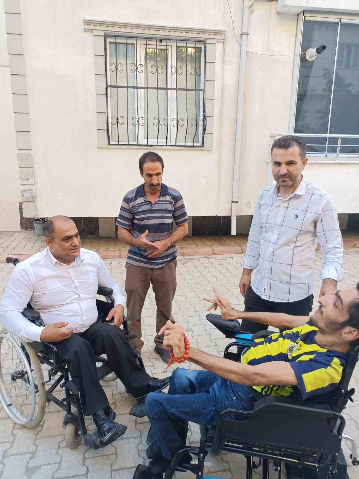 Elazığ’da engelli genç, akülü sandalyesine kavuştu