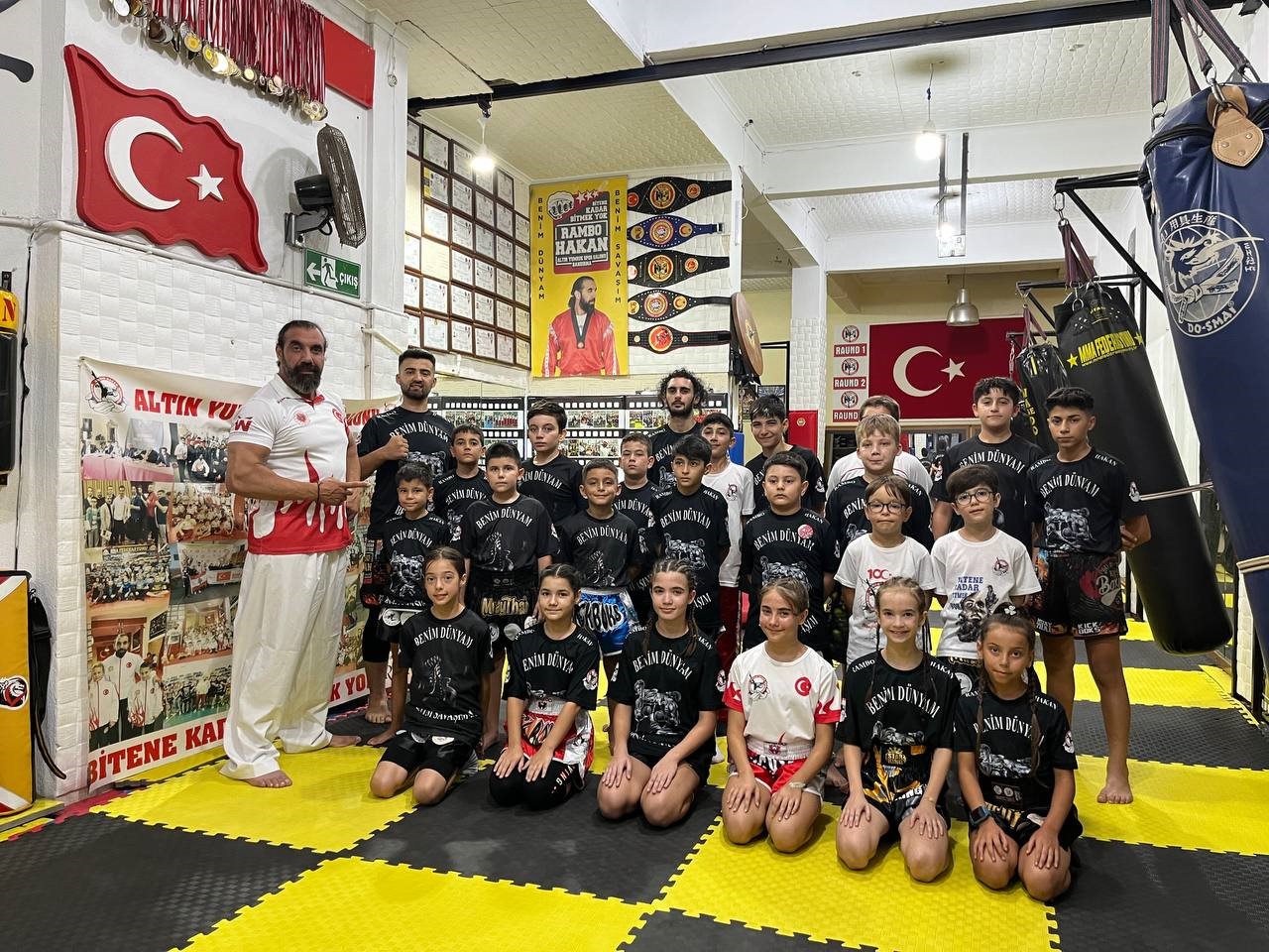 Lakabını resmi kimliğine taşıdı: MMA D&uuml;nya Şampiyonu Hakan İtmiş, "Rambo Hakan" oldu
