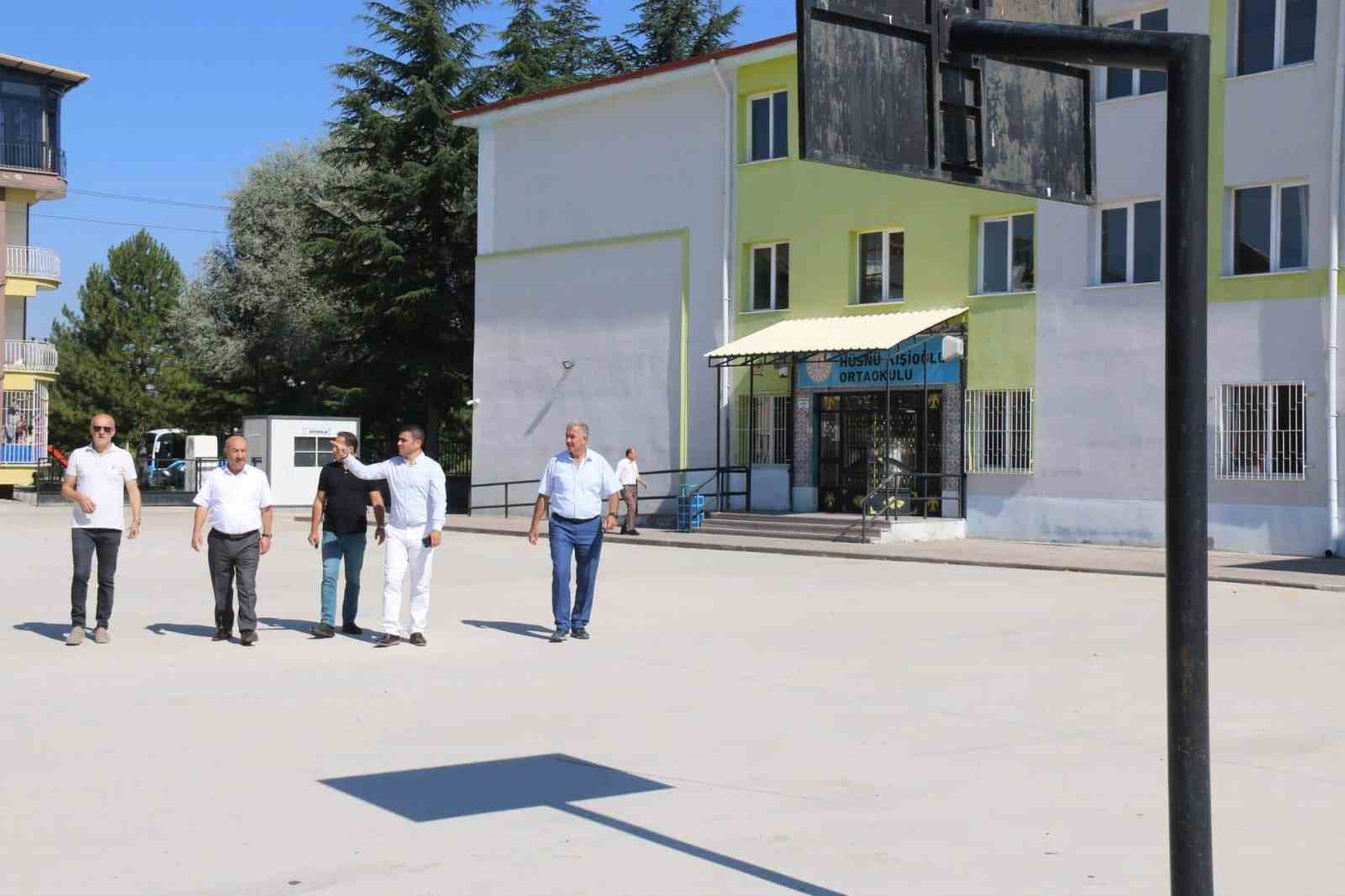 M&uuml;d&uuml;r Başyiğit okullardaki yeni eğitim &ouml;ğretim yılı hazırlıklarını yerinde inceledi
