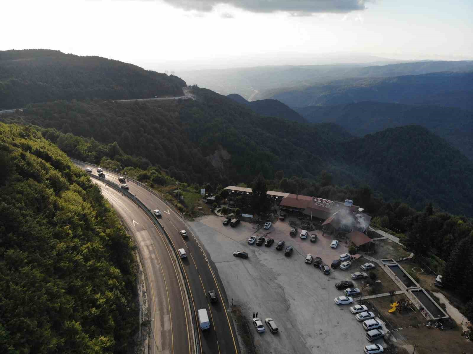 Tünel kapandı, Bolu Dağı esnafı yoğunluktan işleri yetiştiremiyor