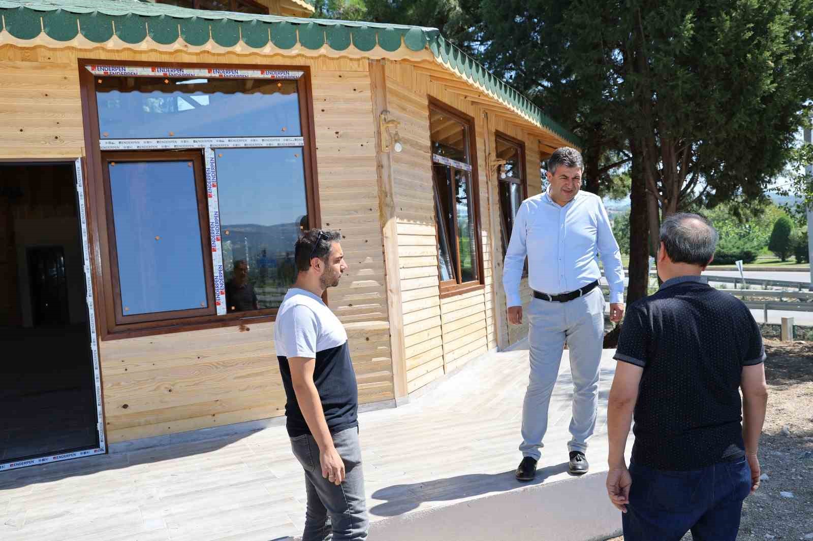 Gediz&rsquo;de yeni ahşap kafe projesinde sona yaklaşıldı

