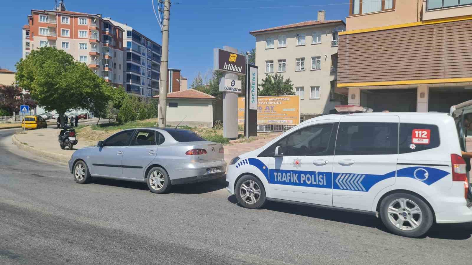 Motosiklet otomobile çarptı: 1 yaralı